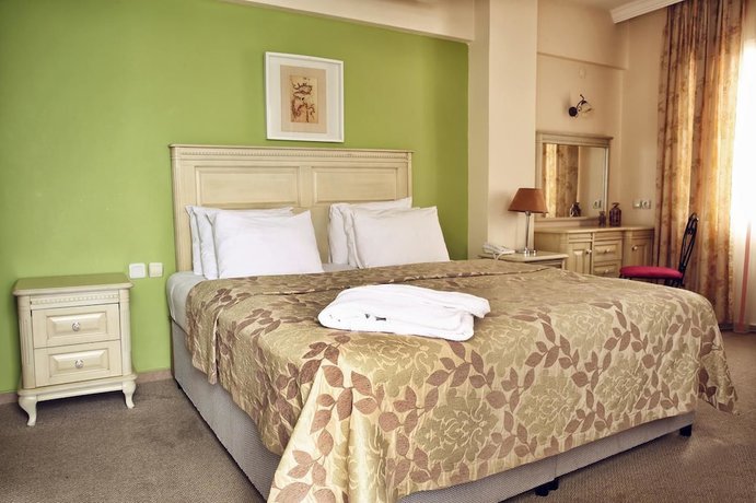 Imagen de la habitación del Urla Pera Hotel. Foto 12
