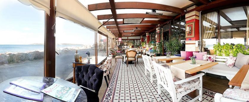 Imagen del bar/restaurante del Urla Pera Hotel. Foto 2