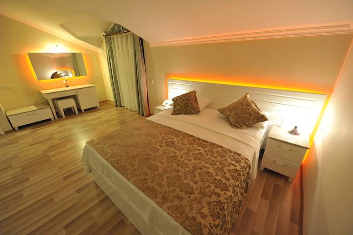 Imagen de la habitación del &Uuml;nsal Hotel. Foto 6