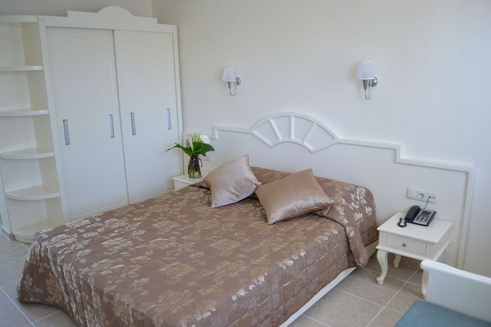 Imagen de la habitación del &Uuml;nsal Hotel. Foto 8