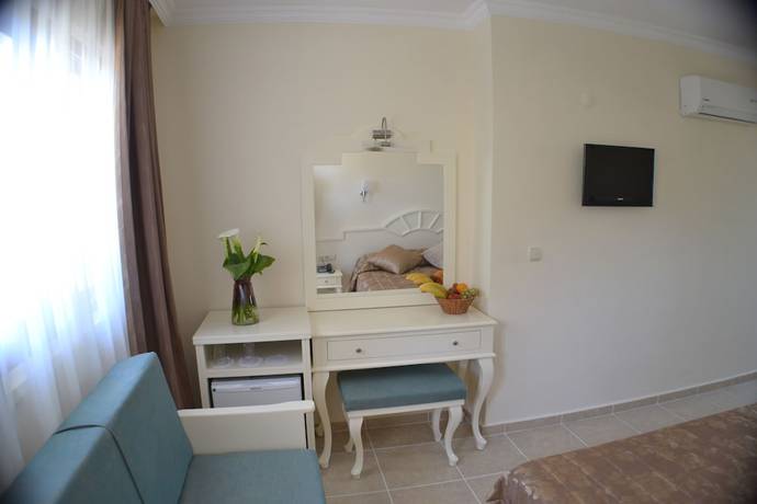 Imagen de la habitación del &Uuml;nsal Hotel. Foto 9