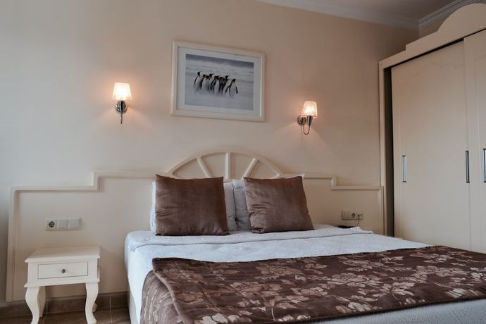 Imagen de la habitación del &Uuml;nsal Hotel. Foto 15