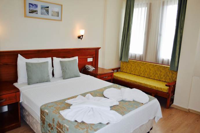 Imagen de la habitación del &Uuml;nsal Hotel. Foto 17