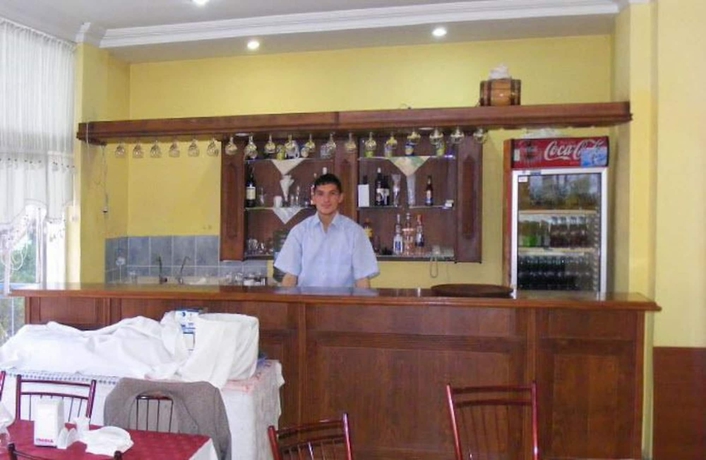 Imagen del bar/restaurante del Uyum Hotel. Foto 6