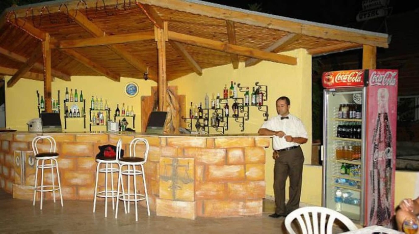 Imagen del bar/restaurante del Uyum Hotel. Foto 7