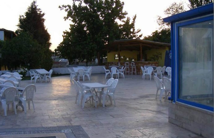 Imagen del bar/restaurante del Uyum Hotel. Foto 8