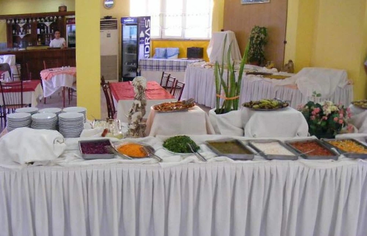 Imagen del bar/restaurante del Uyum Hotel. Foto 9