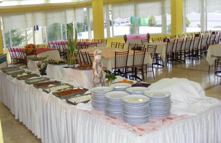 Imagen del bar/restaurante del Uyum Hotel. Foto 10