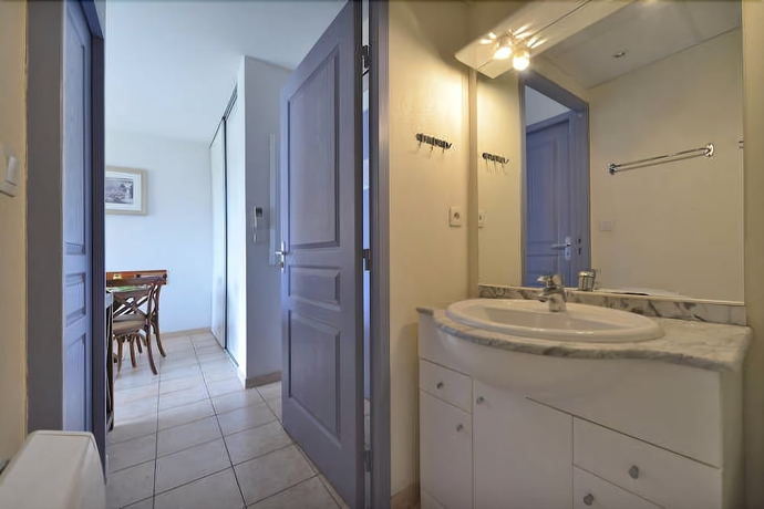 Imagen de la habitación del Uzes Appart Hotel. Foto 15