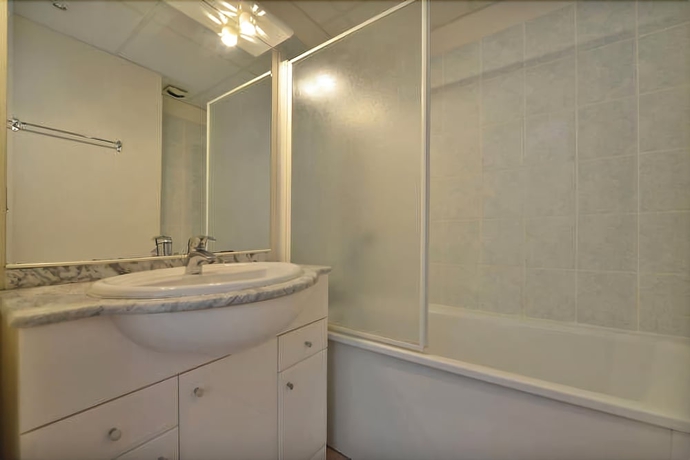 Imagen de la habitación del Uzes Appart Hotel. Foto 16
