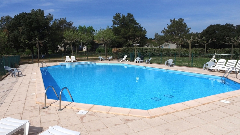 Imagen de la piscina del VVF M&eacute;jannes Gard, M&eacute;jannes le Clap. Foto 17
