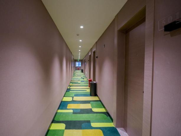 Imagen general del Vatica Hotel Wuxi Yixing Renmin Road. Foto 1