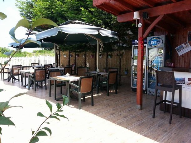 Imagen de la piscina del Velena Hotel. Foto 15