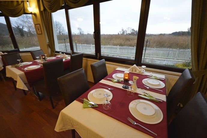 Imagen de los exteriores del Velena Hotel. Foto 9