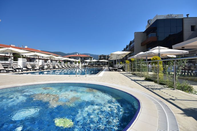 Imagen de la piscina del Ven&uuml;s Termal Butik Otel. Foto 17