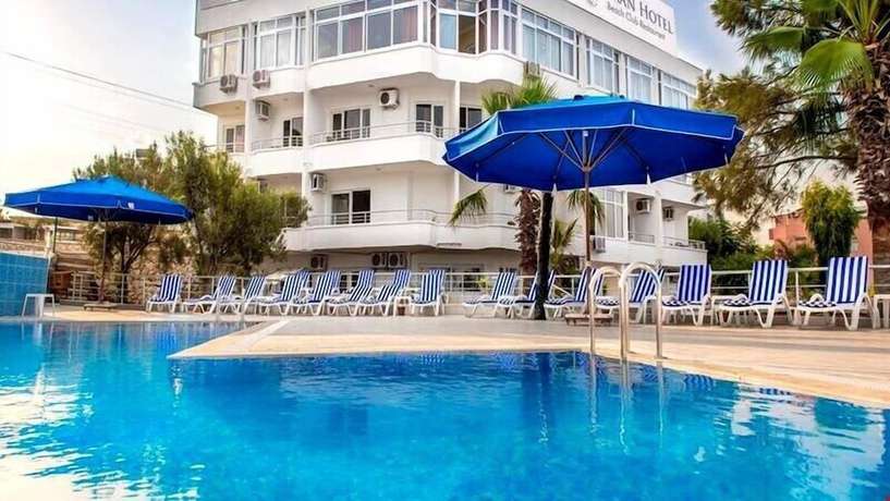 Imagen de la piscina del Veran Hotel Beach Club Restaurant. Foto 9