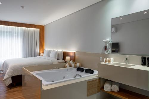 Imagen de la habitación del Vert Hotel Penedo. Foto 18