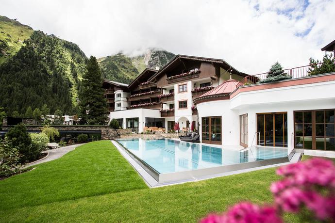 Imagen de la piscina del Verw&ouml;hnhotel Wildspitze. Foto 16