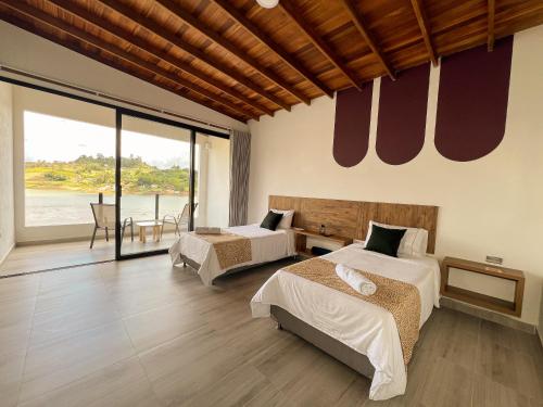 Imagen de la habitación del Viajero Guatap&eacute; Hostel. Foto 11