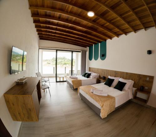 Imagen de la habitación del Viajero Guatap&eacute; Hostel. Foto 19