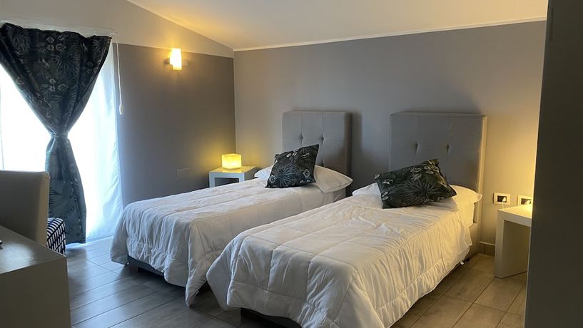 Imagen de la habitación del Victoria Hotel, Castello di Cisterna. Foto 6