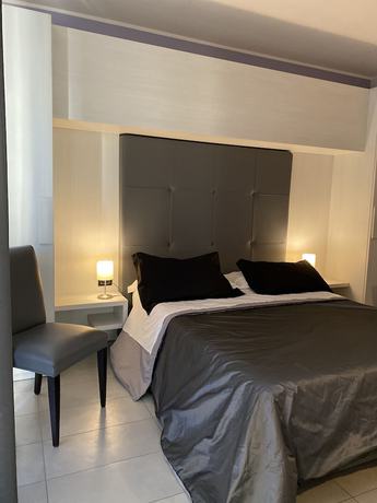 Imagen de la habitación del Victoria Hotel, Castello di Cisterna. Foto 7