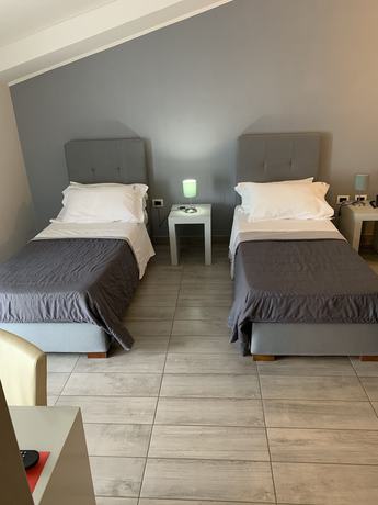 Imagen de la habitación del Victoria Hotel, Castello di Cisterna. Foto 8