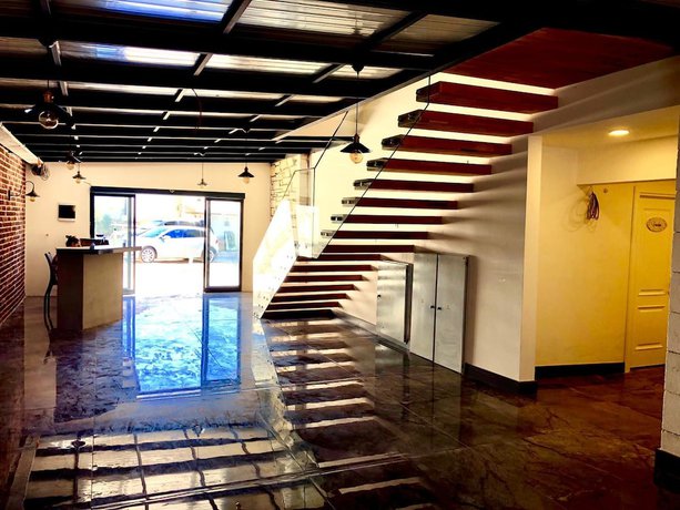 Imagen de los interiores del Victoria Hotel and Lounge. Foto 16