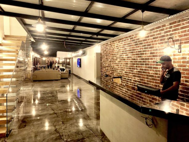 Imagen de los interiores del Victoria Hotel and Lounge. Foto 18