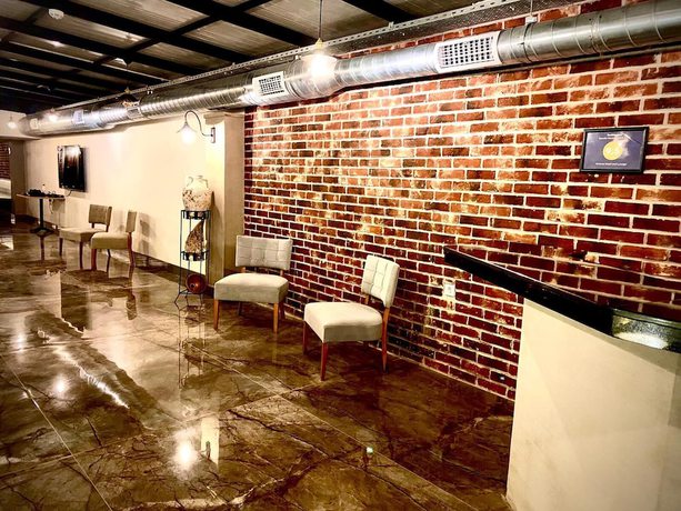 Imagen de los interiores del Victoria Hotel and Lounge. Foto 19