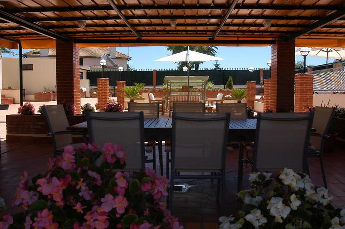 Imagen de los exteriores del Victorian House, Minas De Riotinto. Foto 7