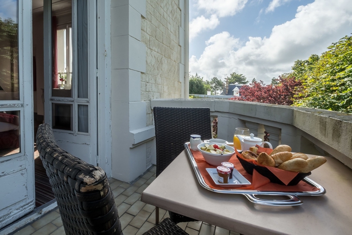 Imagen de los exteriores del Villa 81. Foto 14