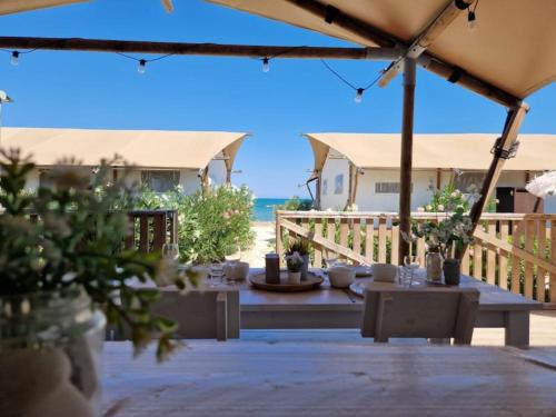 Imagen de la habitación del Villa Alwin Beach Resort. Foto 13