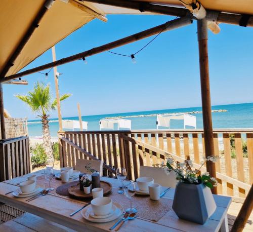 Imagen de la habitación del Villa Alwin Beach Resort. Foto 18