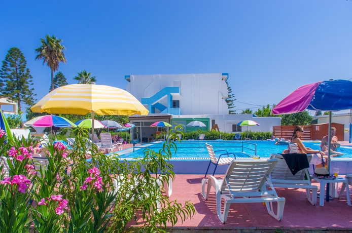 Imagen de la piscina del Villa Andrews Hotel. Foto 7