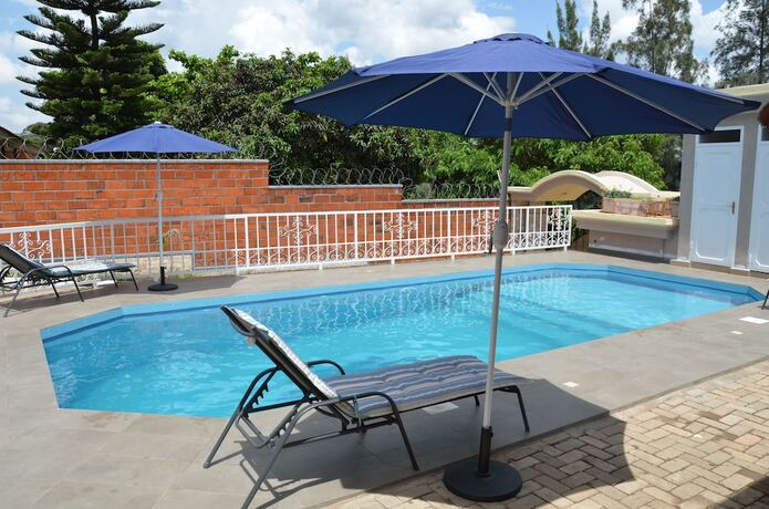 Imagen de la piscina del Villa Asimba. Foto 34