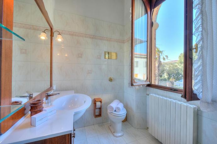 Imagen de la habitación del Villa Barbara in Desenzano del Garda. Foto 1