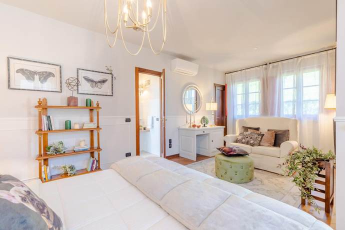Imagen de la habitación del Villa Borbone - Perched on the Lucca Hills. Foto 10