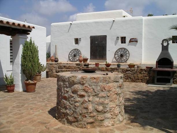 Imagen de los exteriores del Villa Can Miguel Caseres. Foto 3
