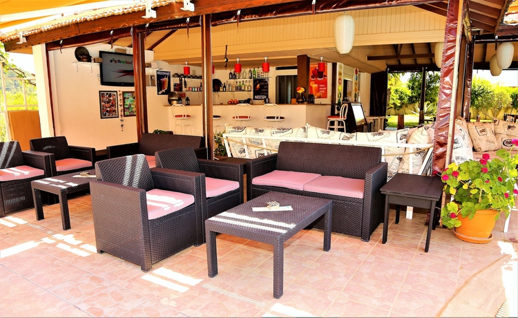 Imagen del bar/restaurante del Villa Dolunay Apart Hotel. Foto 2