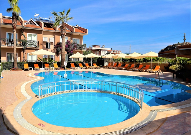 Imagen de la piscina del Villa Dolunay Apart Hotel. Foto 17