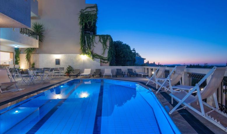 Imagen de la piscina del Villa Elite By Checkin. Foto 11