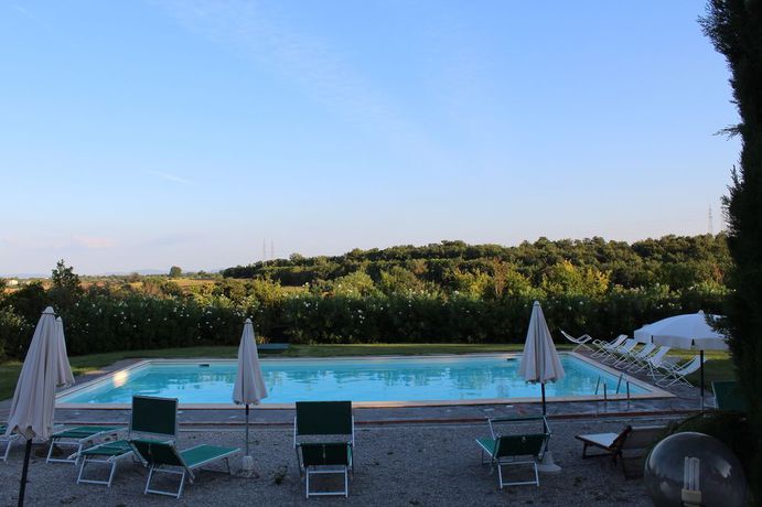 Imagen de la piscina del Villa La Morina Agriturismo. Foto 11