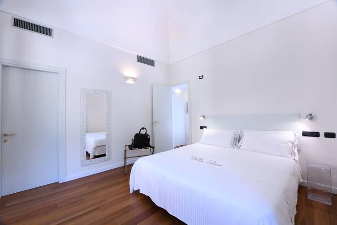 Imagen de la habitación del Villa Lara Hotel. Foto 4