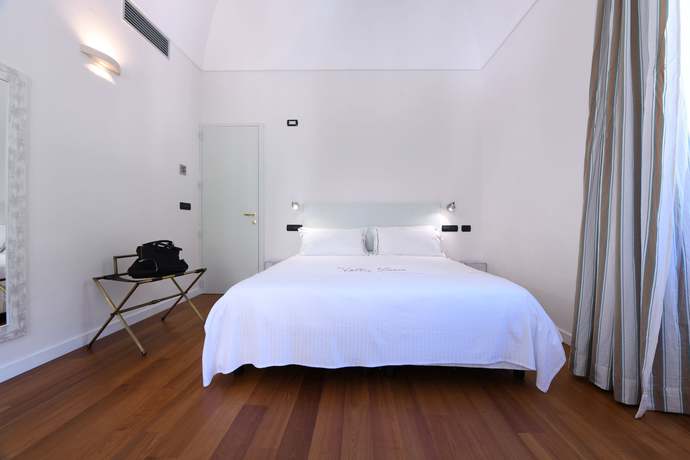 Imagen de la habitación del Villa Lara Hotel. Foto 16