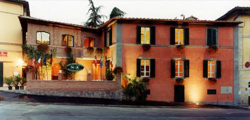 Imagen de la habitación del Villa Le Camelie Siena. Foto 2