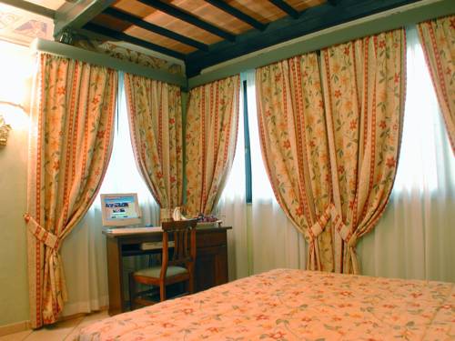 Imagen de la habitación del Villa Le Camelie Siena. Foto 8
