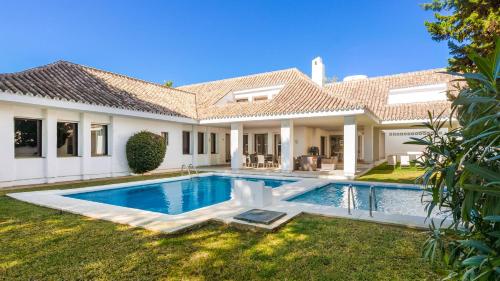 Imagen de los exteriores del Villa Marina, Marbella. Foto 6