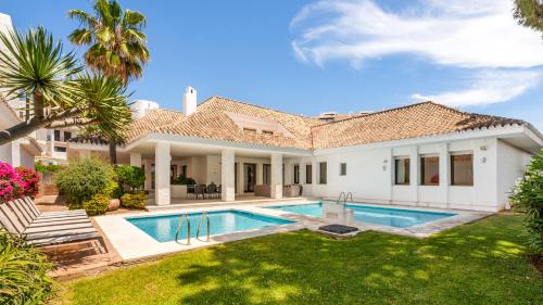 Imagen de los exteriores del Villa Marina, Marbella. Foto 9