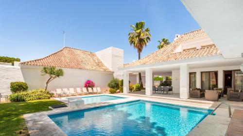 Imagen de los exteriores del Villa Marina, Marbella. Foto 10